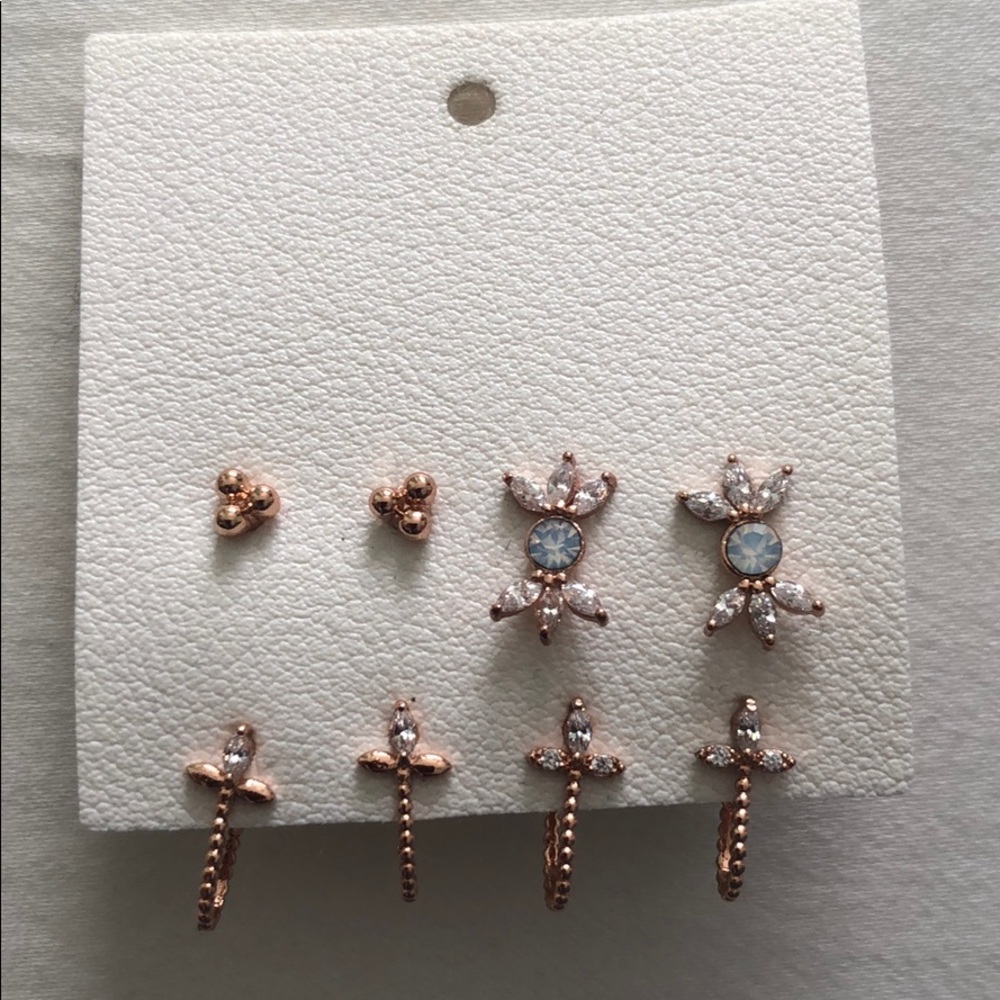 6 pair of earrings - never worn